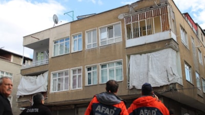 Kayseri'de yıkılma tehlikesi bulunan bina tahliye edildi