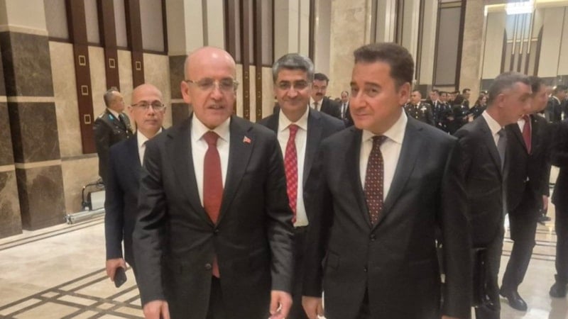 Mehmet Şimşek ile Ali Babacan, Beştepe’deki 29 Ekim resepsiyonunda bir araya geldi