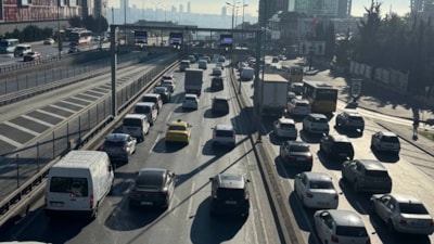 İstanbul'da sabah saatlerinde trafik yoğunluğu yüzde 76'ya çıktı