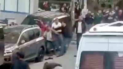 İstanbul'da laf atma kavgası: 2 kişi yaralandı