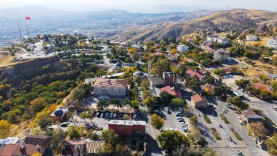 Elazığ'ın 4 bin yıllık mahallesi sonbaharda manzarasıyla büyülüyor
