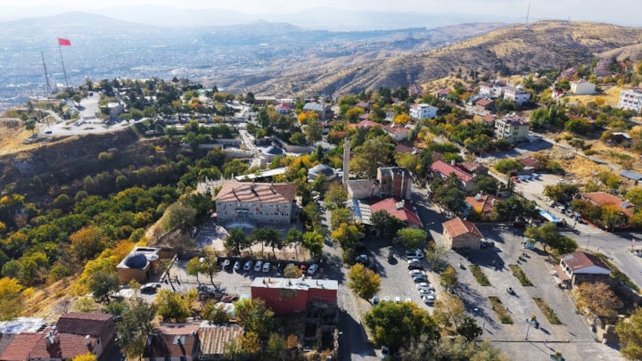 Elazığ'ın 4 bin yıllık mahallesi sonbaharda manzarasıyla büyülüyor