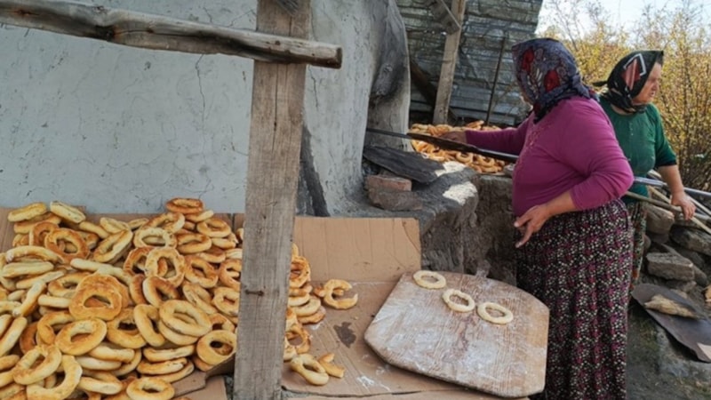 700 yıllık hamur işi! 4 malzeme ile yapılıyor, kış boyu tüketiliyor...