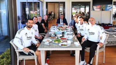 Serdal Adalı, derbi öncesi Beşiktaşlı futbolcularla buluştu