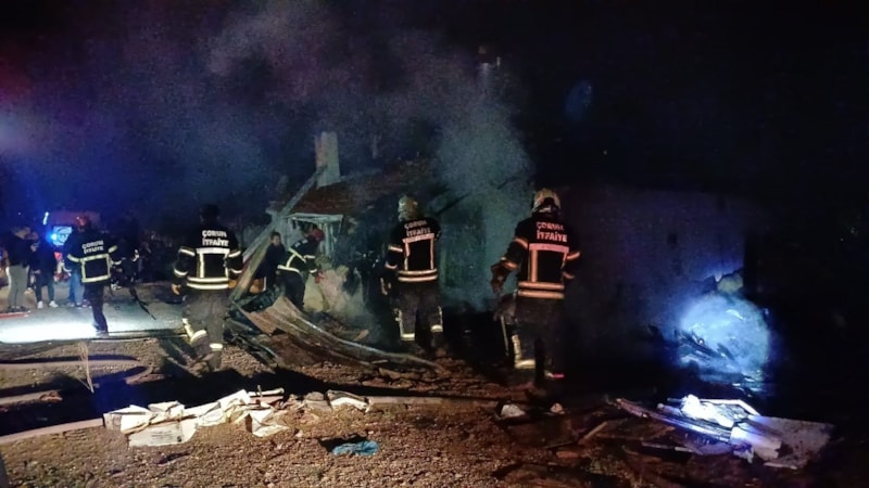 Çorum’da müstakil evde yangın: 7 kişi dumandan etkilendi