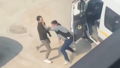 Bursa'da yol kavgası: Terlik ve sopayla birbirlerine girdiler