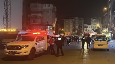 Kocaeli Gebze'de kolonları çatlayan bina tahliye edildi