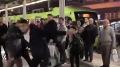 Bursa'da metro istasyonunda çıkan kavgada ortalık karıştı