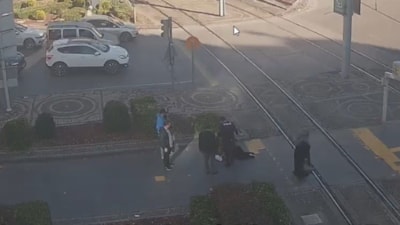 Kayseri'de rahatsızlanan kadının yardımına polisler koştu: Bir an bile yanından ayrılmadılar