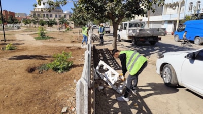 Mardin'de 2 çocuk parkın duvarını tekmeledi: O anlar kamerada