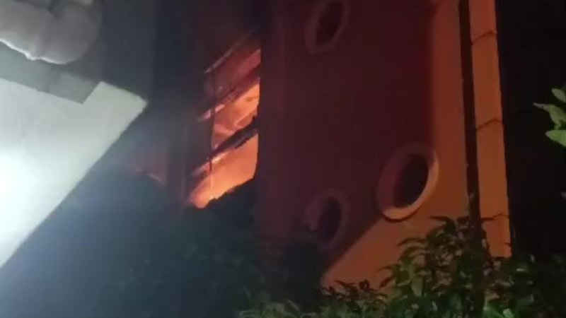 Antalya'da evde yakılan mumlar yangına sebep oldu