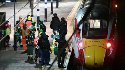 İngiltere'de trende bıçaklı saldırı: 2 kişi yakalandı