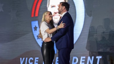 ABD Başkan Yardımcısı Vance ile Cahrlie Kirk'ün eşinin samimi görüntüleri