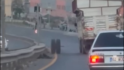 Şanlıurfa'da hareket halindeki kamyonun dingili koptu: O anlar kamerada