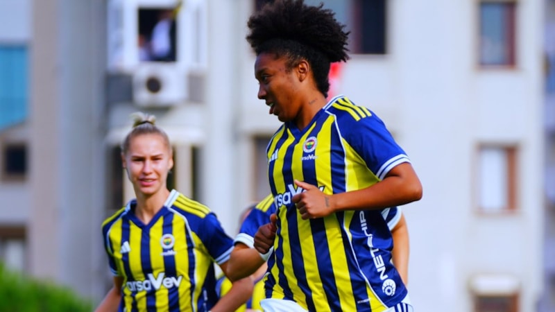 Fenerbahçe, Trabzonspor'u iki golle geçti