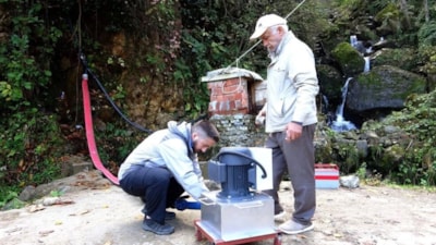 Öğretmenliği bıraktı, sudan elektrik üretti! Fatura derdi yok