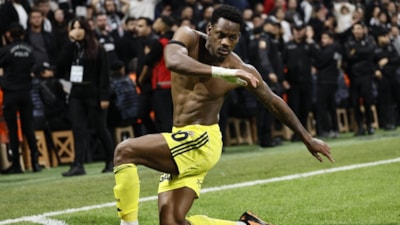 Jhon Duran'a Kurtlar Vadisi'nin efsane isminden tebrik