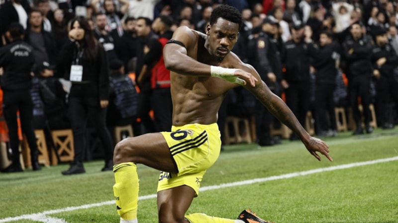 Jhon Duran'a Kurtlar Vadisi'nin efsane isminden tebrik