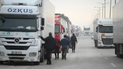 Kapıkule'de çift yönlü 7'şer kilometre tır kuyruğu oluştu