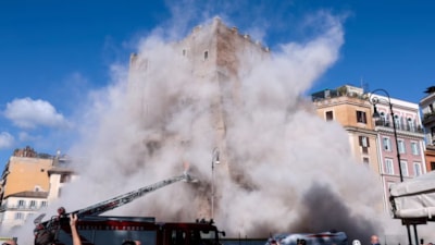 İtalya'da 13'üncü yüzyıla ait kulede çökme meydana geldi