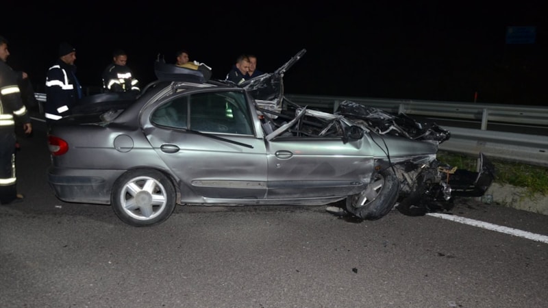 Kütahya'da tırın altına giren otomobilin sürücüsü yaşamını yitirdi