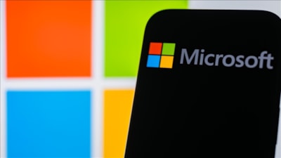 Microsoft, BAE'ye 7,9 milyar dolar yatırım yapacak