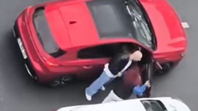 İstanbul'da kadınların yol verme kavgası