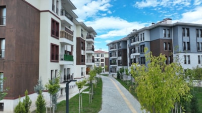 Murat Kurum, TOKİ ile Düzce'de yuvalarına kavuşan hak sahiplerini paylaştı