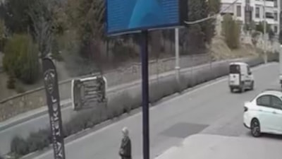 Elazığ'da kontrolden çıkan araç yan yattı