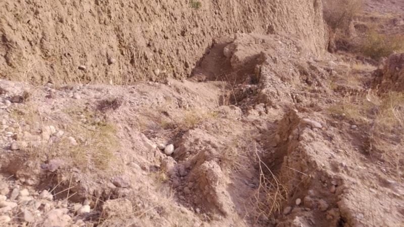 Ankara'da toprak kayması: Yol trafiğe kapatıldı