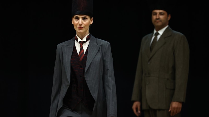 Ankara'da 'Atatürk Kıyafetleri' defilesi düzenlendi