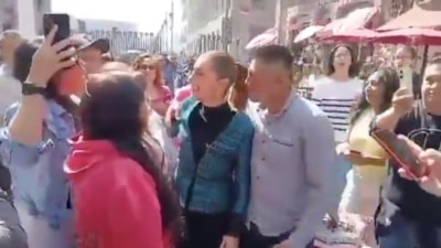 Meksika Devlet Başkanı'na vatandaştan sokak ortasında taciz
