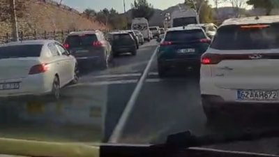 Tunceli'de fermuar sistemiyle ambulansa yol verildi