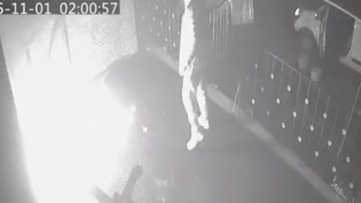 İstanbul'da kadını darbedilmekten kurtaran esnafın dükkanını ateşe verdi