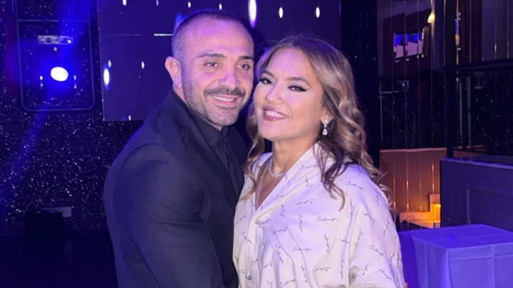 Demet Akalın ve Okan Kurt 14. yıllarını kutladı! Özel partiden görüntüler var