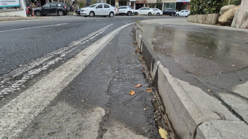 Tekirdağ'da su patlağı tonlarca içme suyunu heba etti