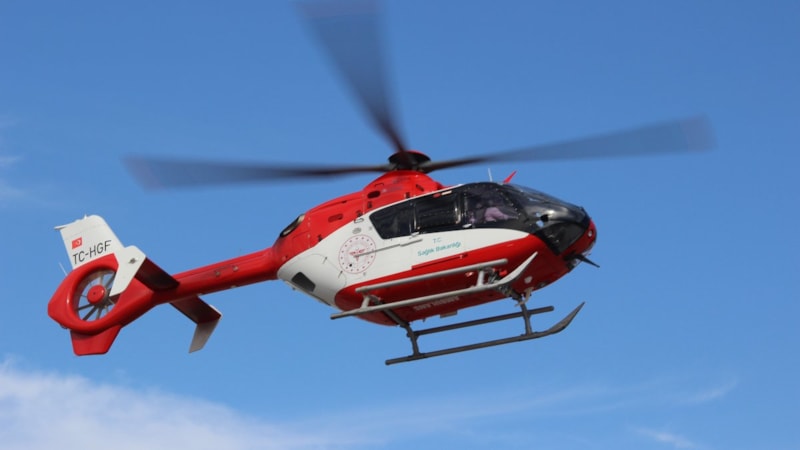 Çorum'da helikopter ambulans, kazada yaralanan çocuk için havalandı