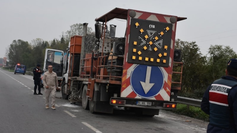 Sakarya'da kamyonun kazanı patladı: 2 yaralı