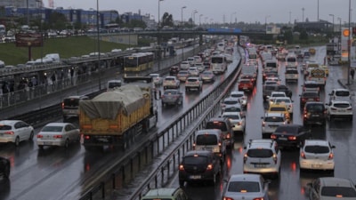 İstanbul'da yağmur trafiği: Yoğunluk yüzde 90'ı gördü