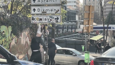 Ankara Büyükşehir Belediyesi, Kızılay tabelasındaki fotoğraf çekimleri için barfiks demiri inşa etti