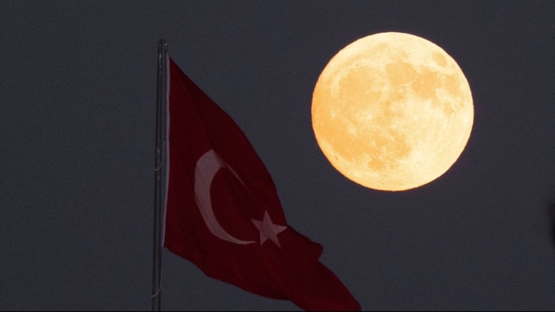 Yılın en parlak dolunayı bu gece: 'Kunduz Süper Ay' gökyüzünde