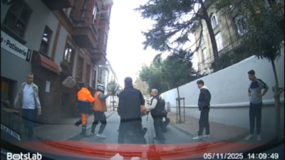 İstanbul'da motosikletlilerin sopalı kavgası kamerada