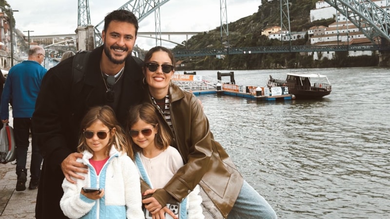 Yeni boşandılar! Anıl Altan ve Pelin Akil kızlarıyla tatilde