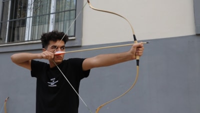 Dizilerden etkilenen Adanalı genç, okçulukta art arda Türkiye rekoru kırdı