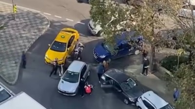 İstanbul'da trafikte yol kavgası: Yumruklar havada uçuştu