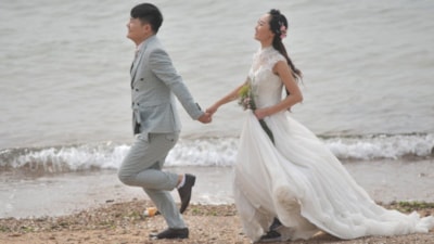 Rekor seviyede düşmüştü: Çinliler yeniden evlenmeye başladı