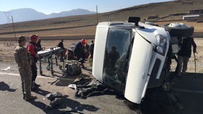 Ağrı'da otomobille çarpışan minibüsün sürücüsü öldü