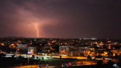 Bursa semalarında şimşek gösterisi