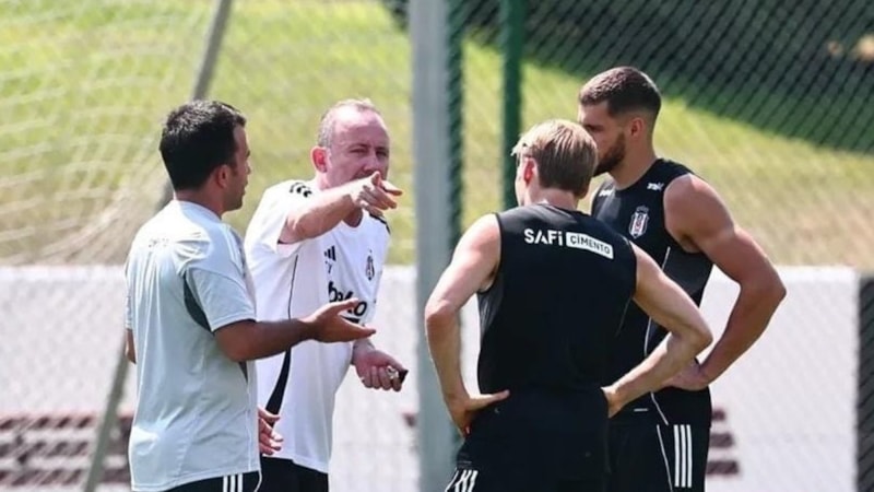Beşiktaş'ta devre arasında iki veda kararı