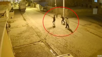 Mardin'de ev taşlayıp, cam kırdılar